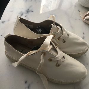 NWT Gianni white leather espadrilles